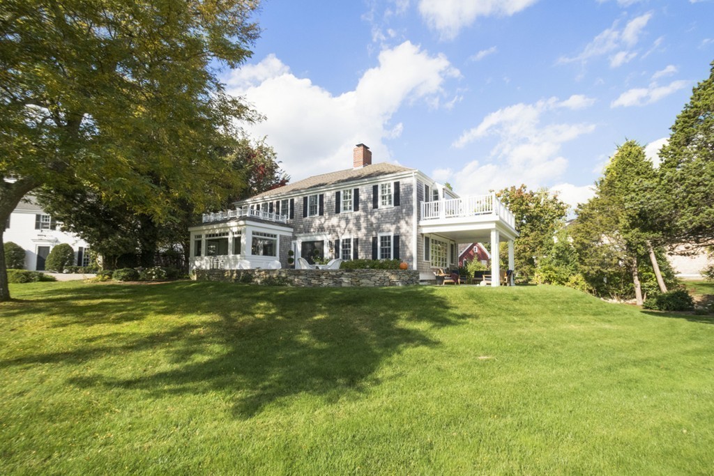 282 King Caesar Road Duxbury, MA 02332 - Photo 4 of 30 a front view of a house with a garden