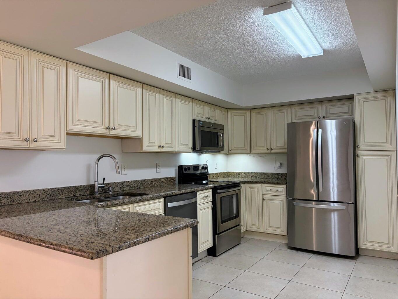3160 Leewood Terrace, Unit L115 Boca Raton, FL 33431 - Photo 7 of 16 kitchen2