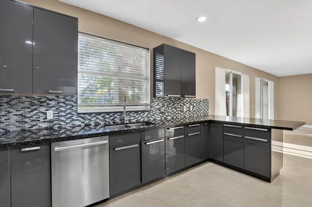 $4,650 | 18271 Coral Isles Drive, Boca Raton, FL 33498