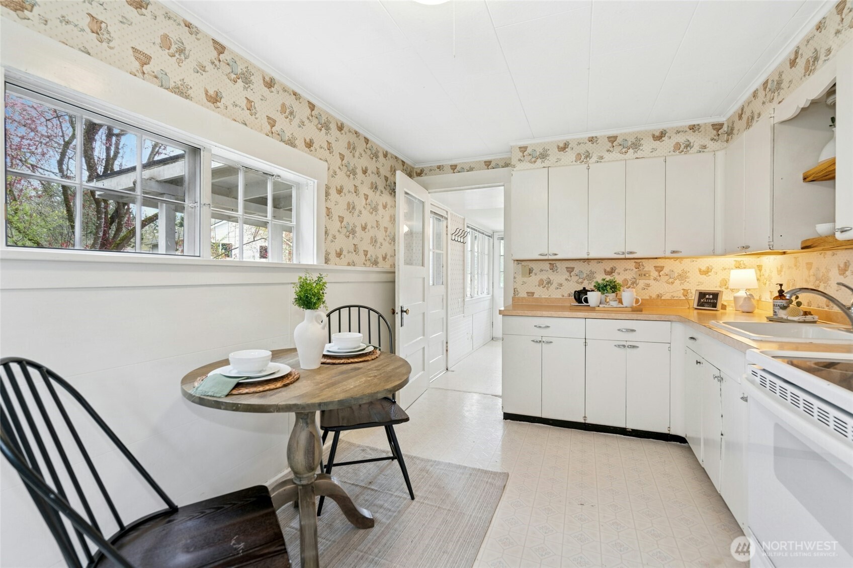 9040 Avondale Road Northeast Redmond, WA 98052 - Photo 9 of 31 Gallery Image 9