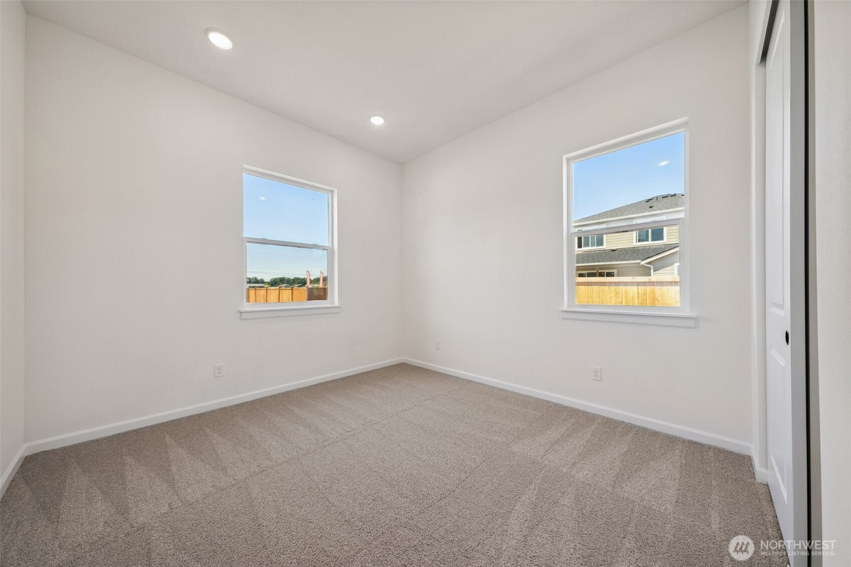 936 Lucas Avenue, Unit 20 Buckley, WA 98321 - Photo 4 of 32