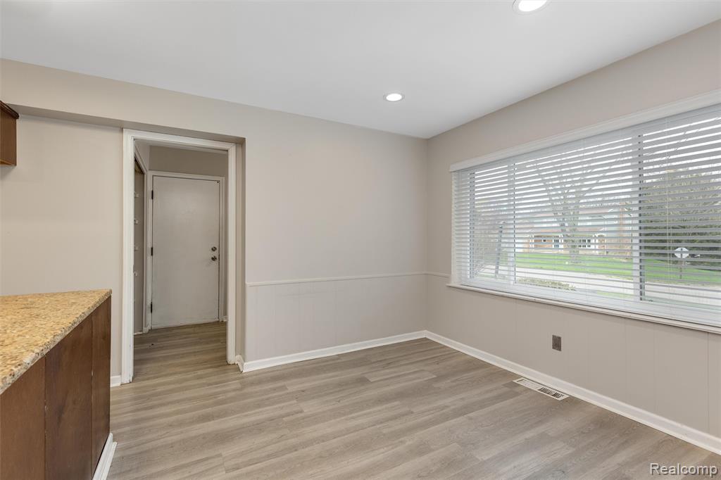2505 Rambling Way Bloomfield Hills, MI 48302 - Photo 7 of 21