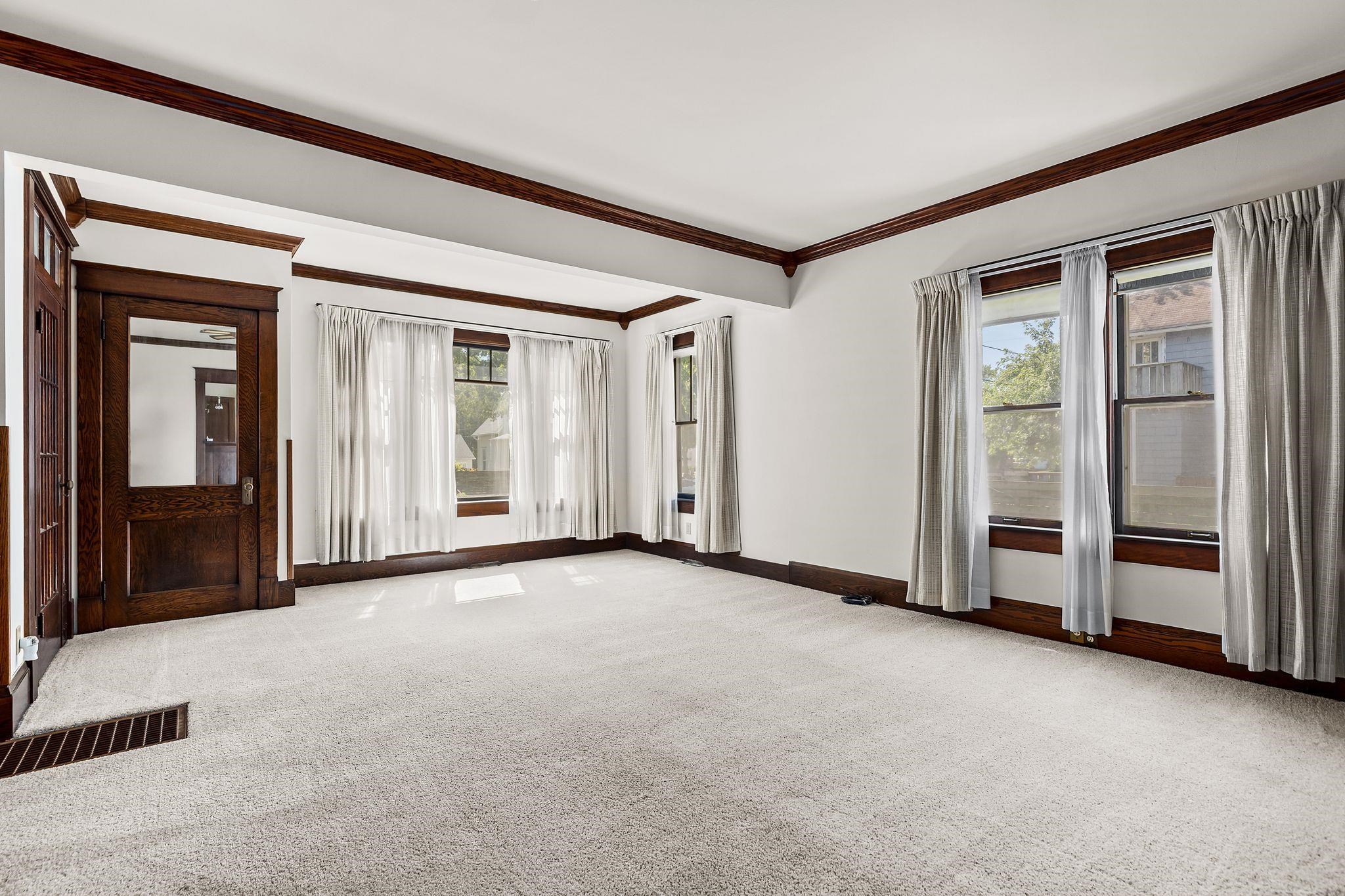 1113 North State Street Appleton, WI 54911 - Photo 4 of 47