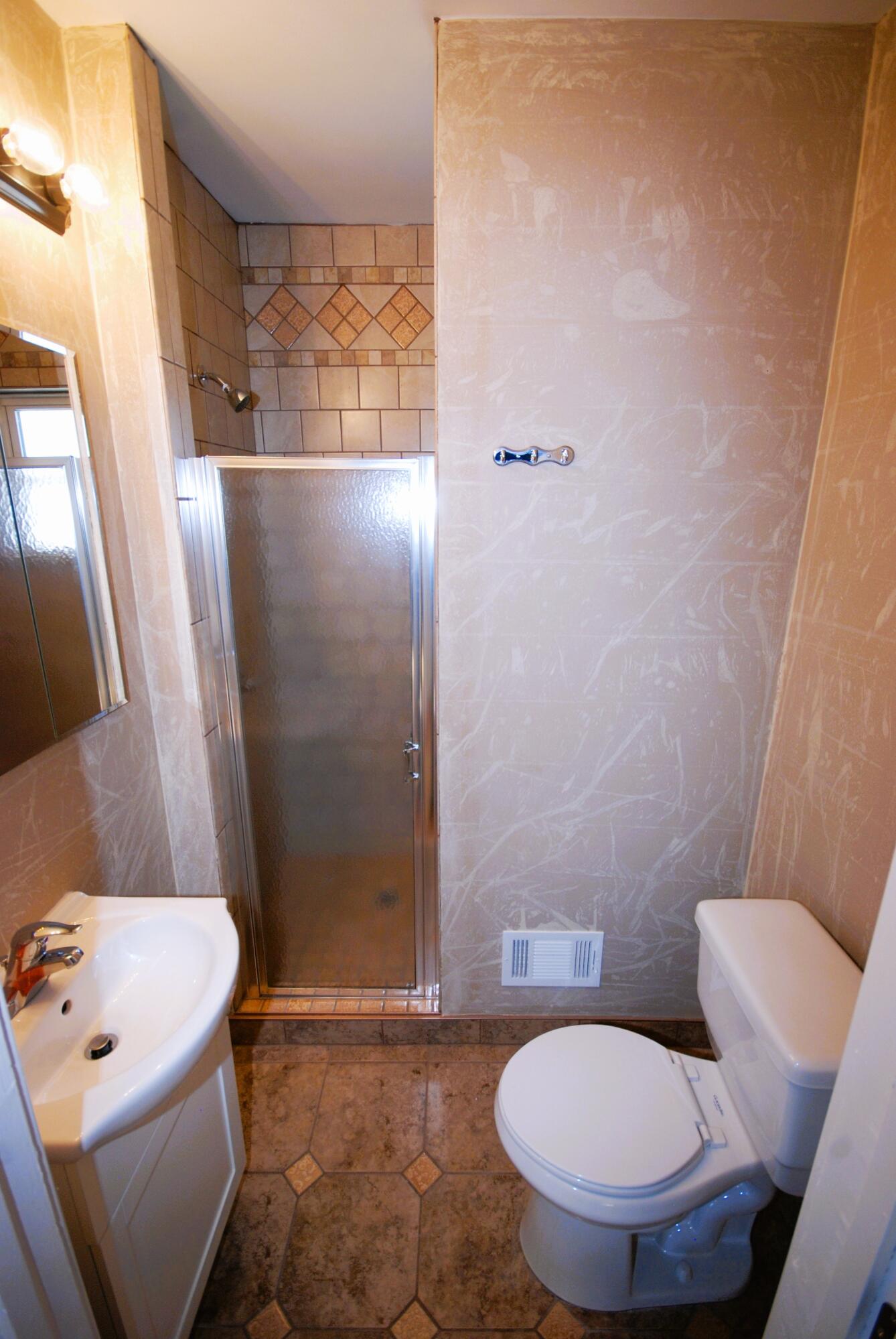 1844 Leitch Road Ferndale, MI 48220 - Photo 20 of 28 upper bath