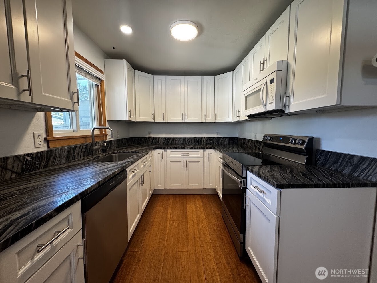 424 Southwest 3rd Street College Place, WA 99324 - Photo 2 of 35