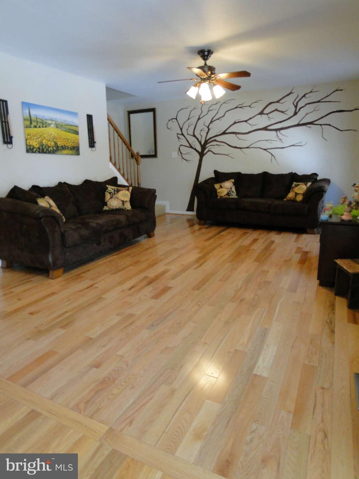 5680 Long Beach Road St. Leonard, MD 20685 - Photo 3 of 23 Living Room