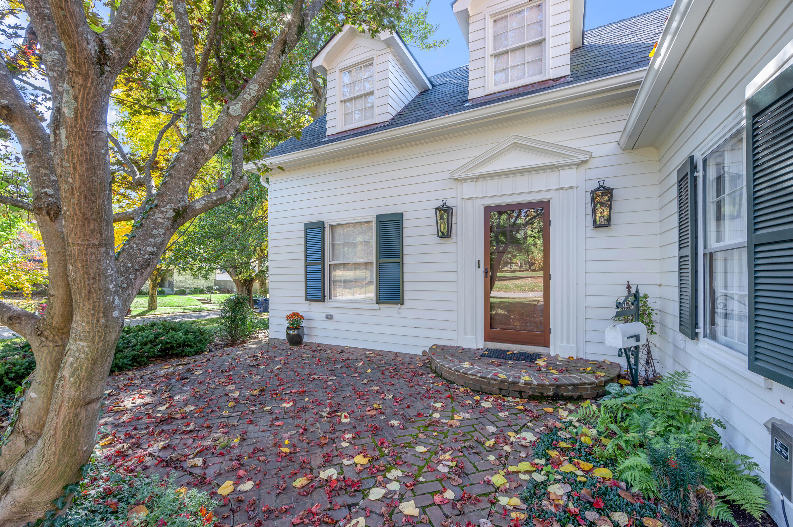 1310 Fincastle Road Lexington, KY 40502 - Photo 4 of 62 TDB_5922