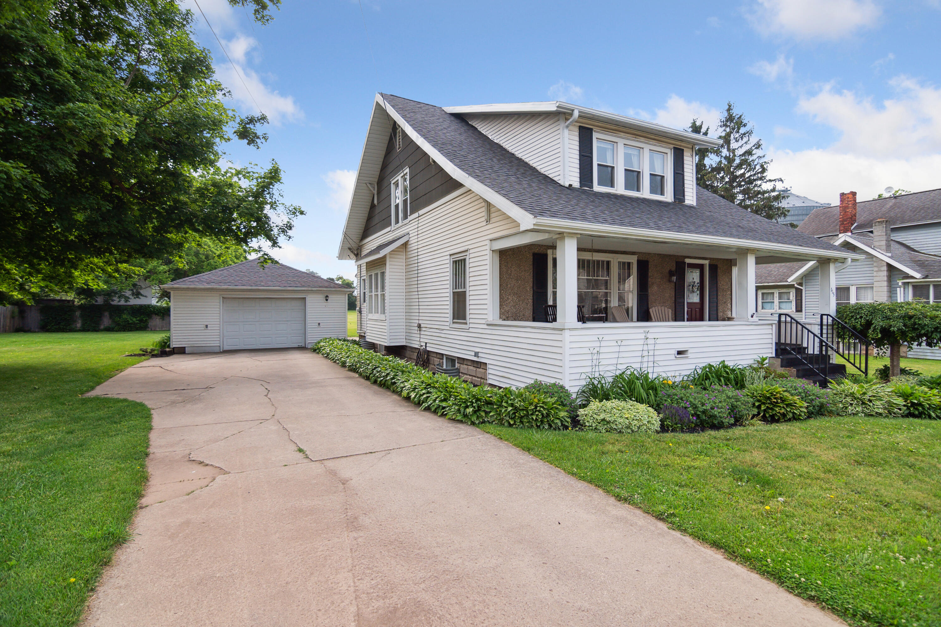 115 East Street Reading, MI 49274 - Photo 2 of 49 02-115-East-St-Reading-MI-49274-WindowSt