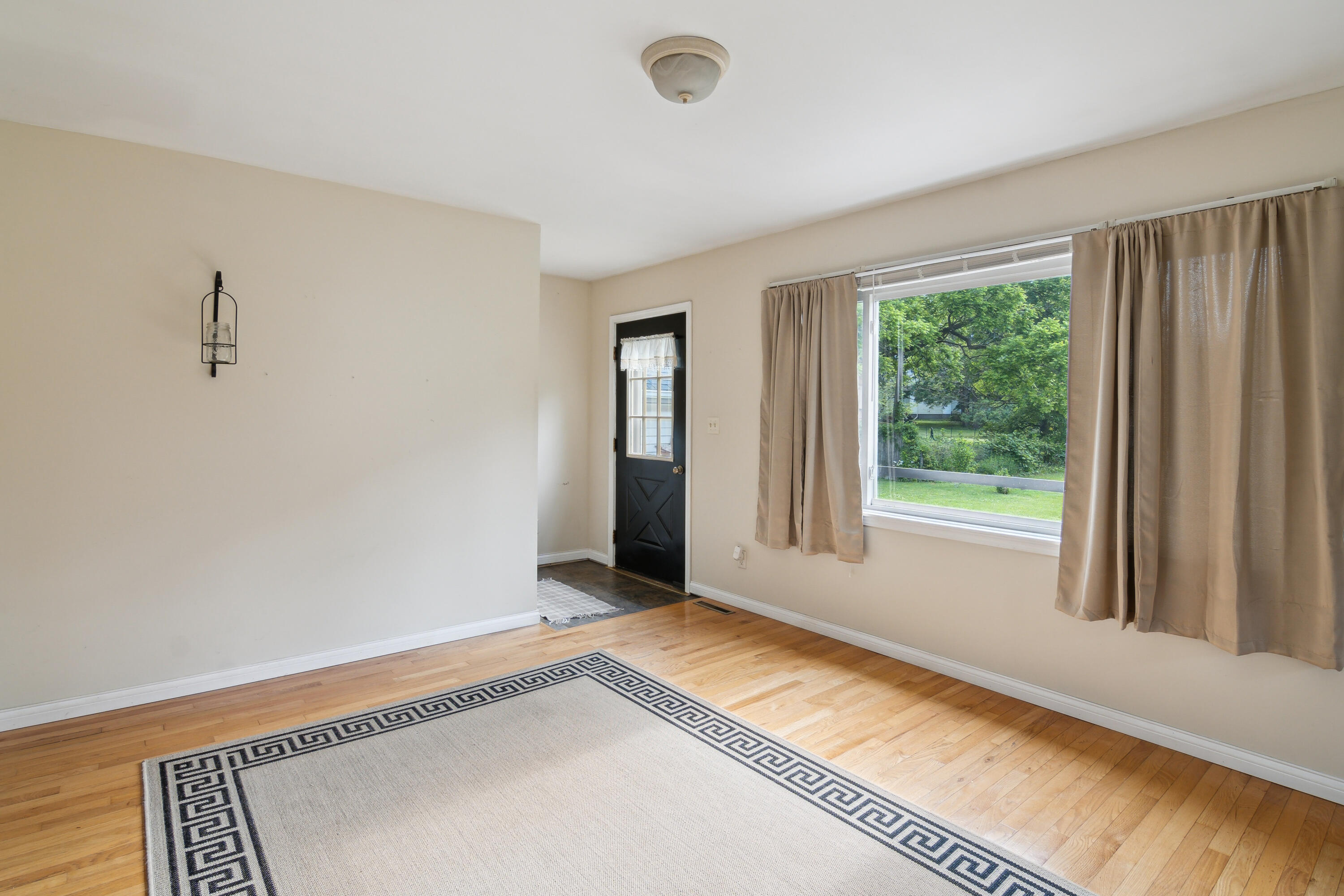 115 East Street Reading, MI 49274 - Photo 24 of 49 24-115-East-St-Reading-MI-49274-WindowSt
