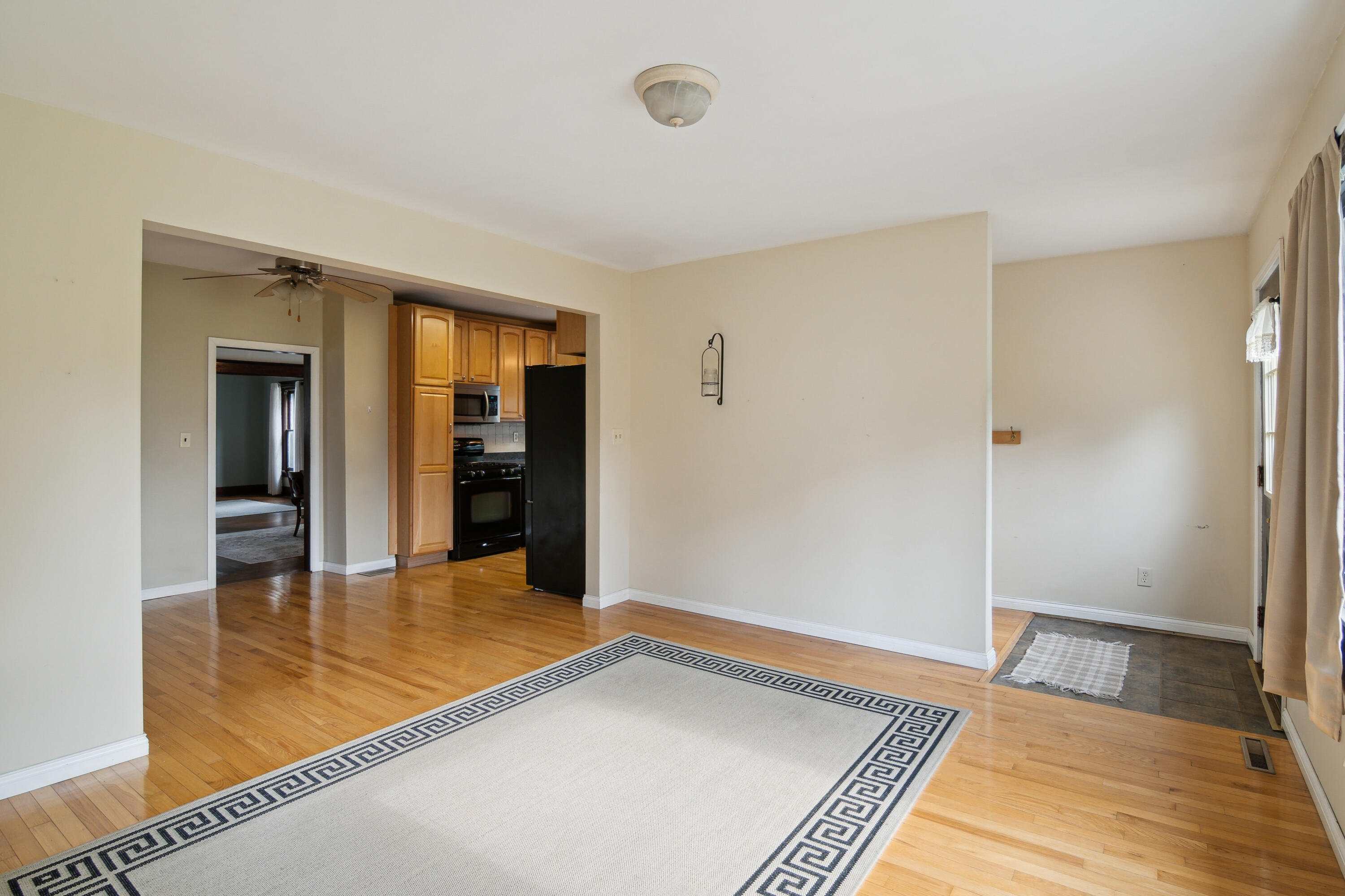 115 East Street Reading, MI 49274 - Photo 25 of 49 25-115-East-St-Reading-MI-49274-WindowSt