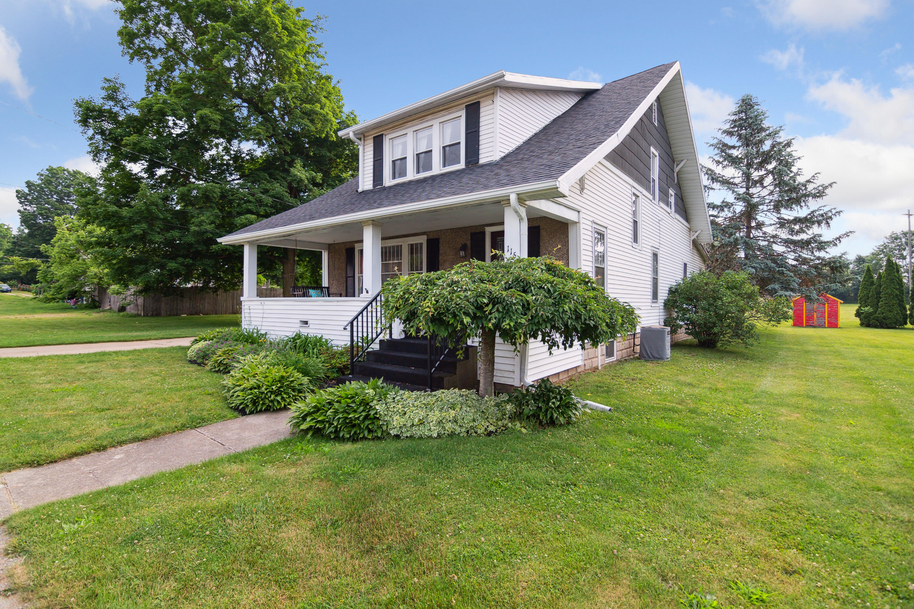 115 East Street Reading, MI 49274 - Photo 3 of 49 03-115-East-St-Reading-MI-49274-WindowSt