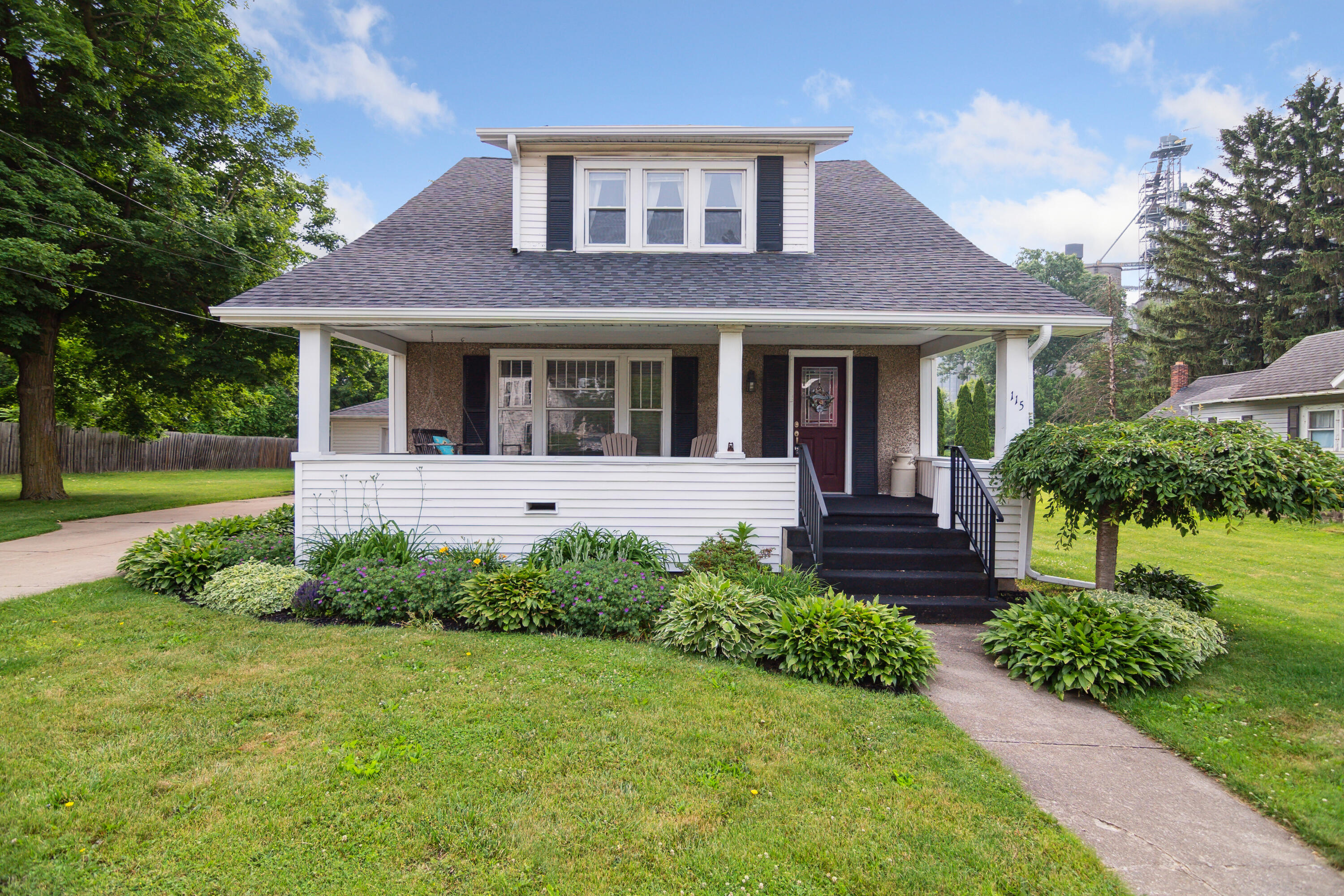 115 East Street Reading, MI 49274 - Photo 4 of 49 04-115-East-St-Reading-MI-49274-WindowSt