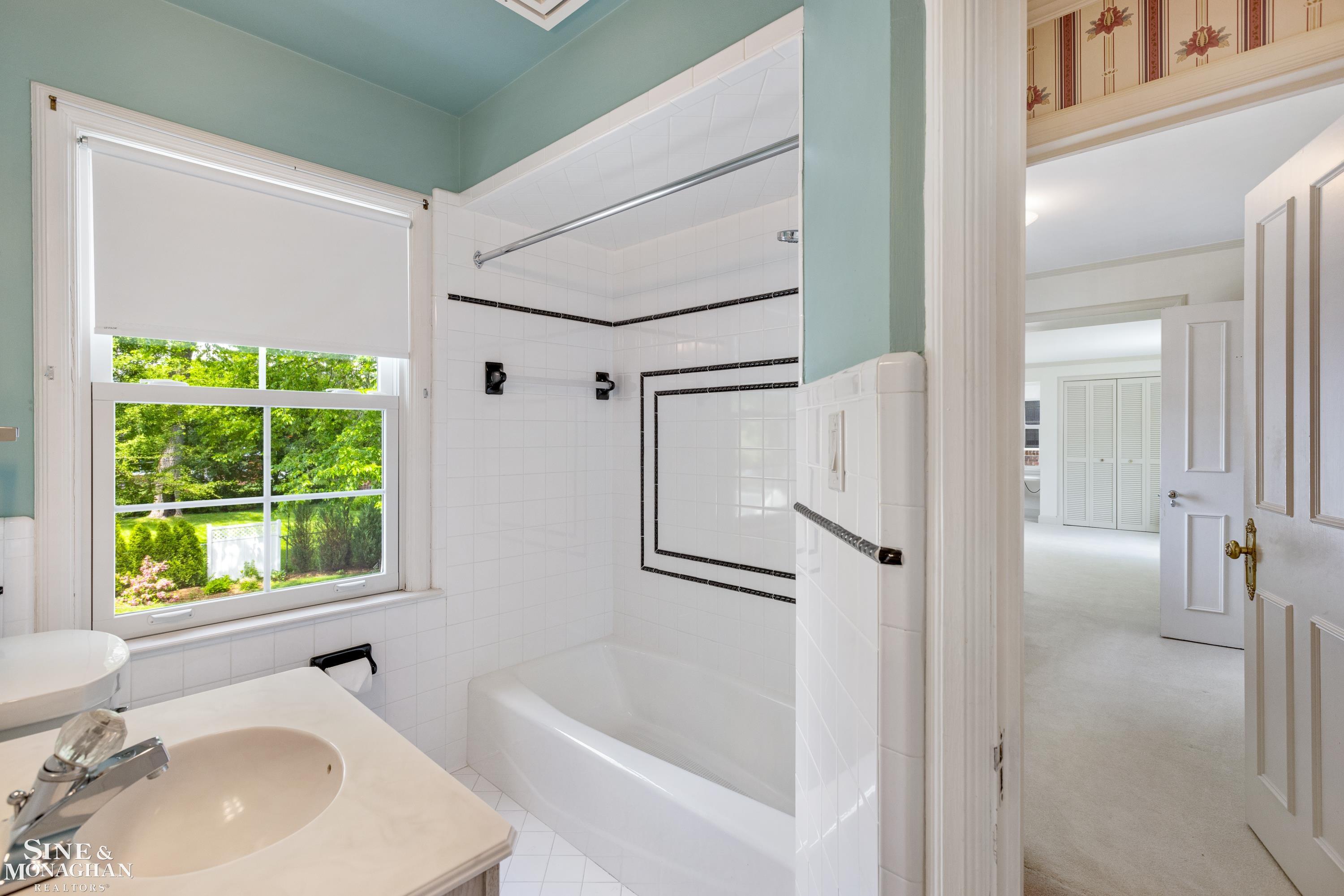 1380 Oxford Road Grosse Pointe, MI 48236 - Photo 30 of 59 2nd Full Bath