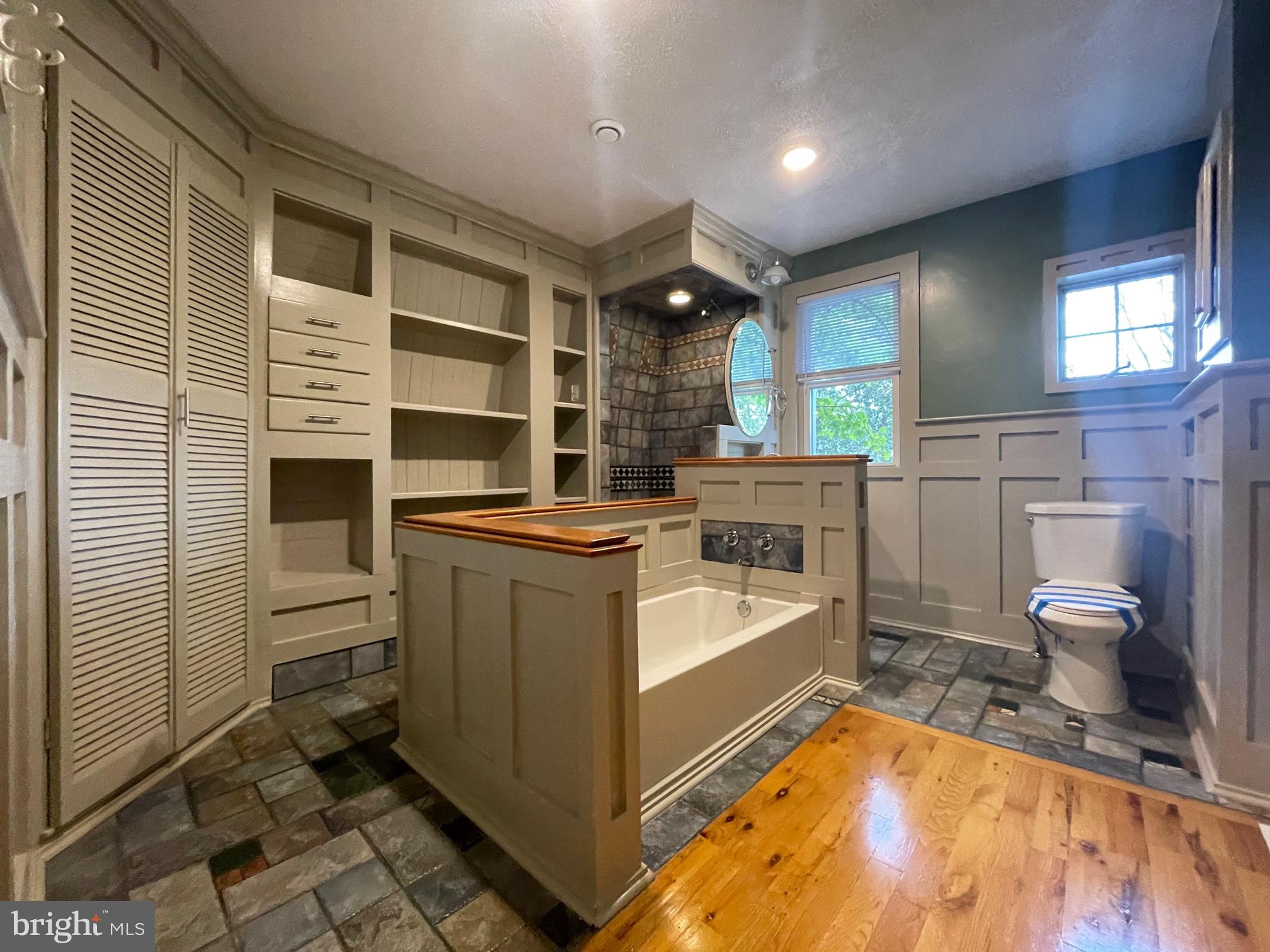 92 Sproul Road Malvern, PA 19355 - Photo 19 of 32 Spacious deluxe Bath