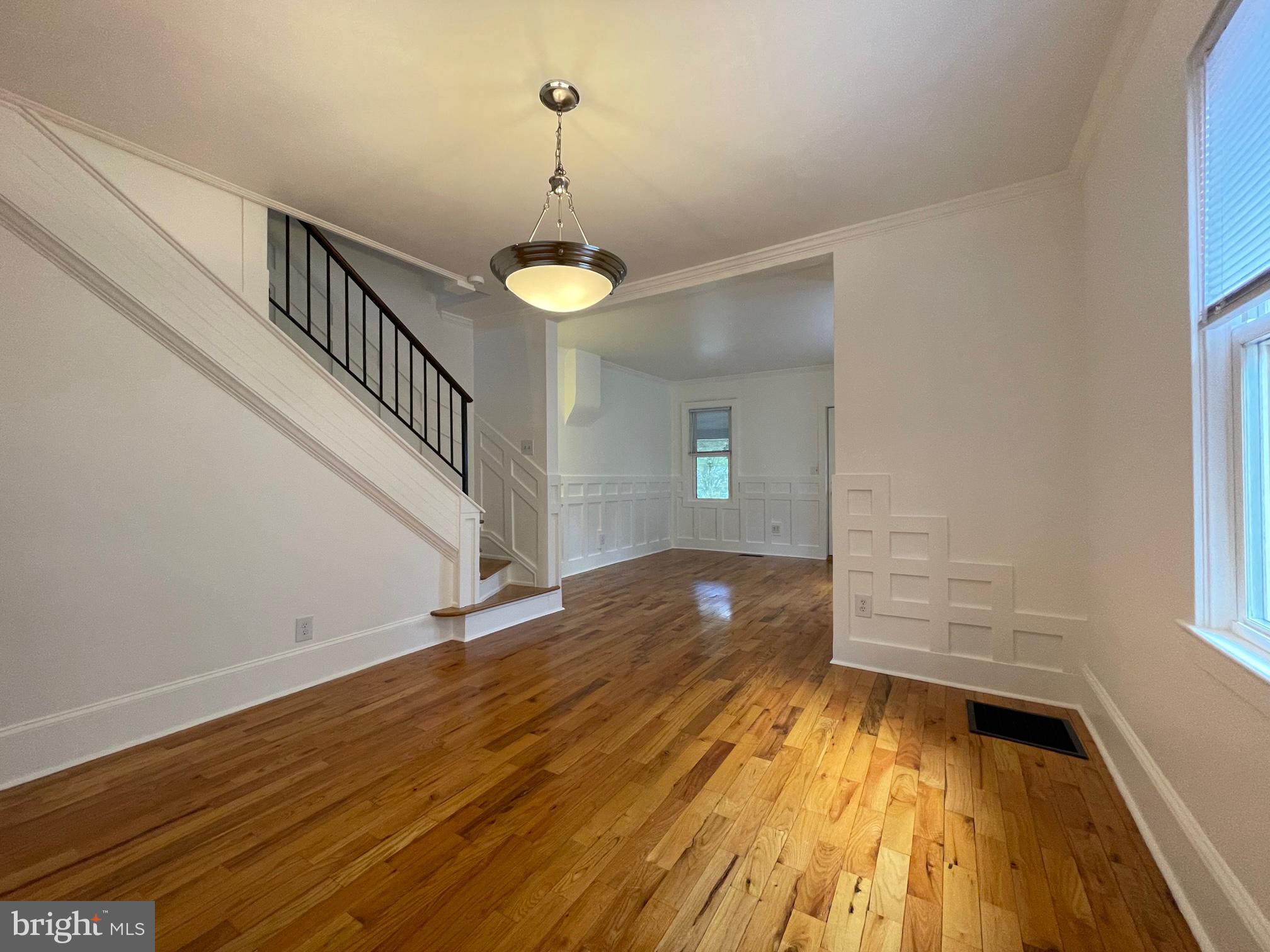 92 Sproul Road Malvern, PA 19355 - Photo 5 of 32 Really big Dining Rm has room for Office too?