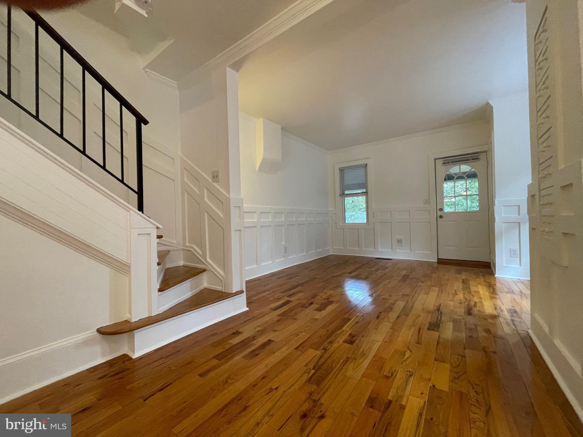 92 Sproul Road Malvern, PA 19355 - Photo 7 of 32 Railing comes off so can move furniture upstairs