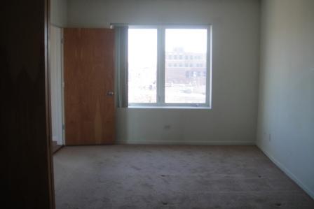 6238 West 26th Street, Unit 504 Berwyn, IL 60402 - Photo 4 of 8 an empty room with a window
