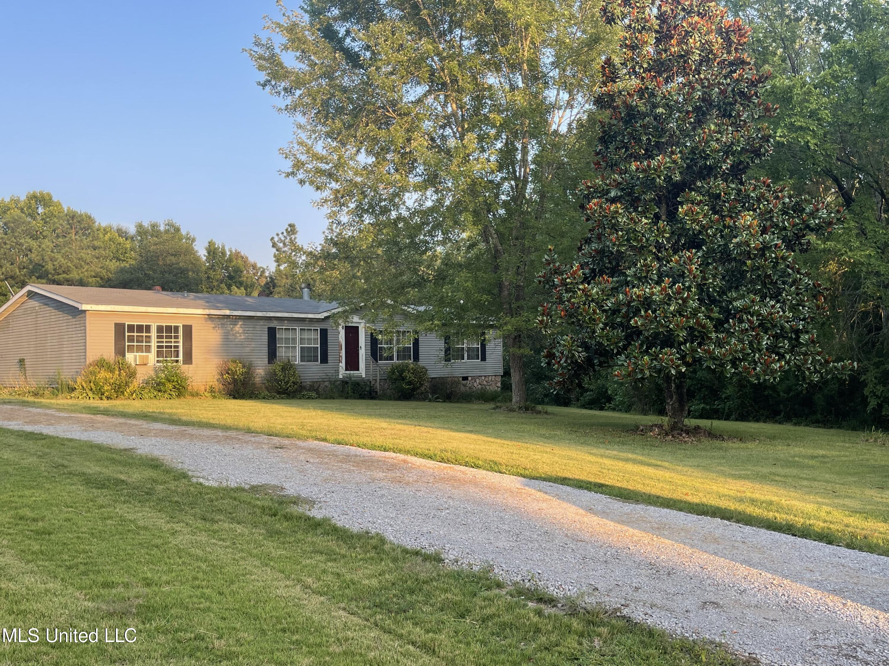 2216 Sycamore Road Coldwater, MS 38618 - Photo 1 of 14 Front of HOme