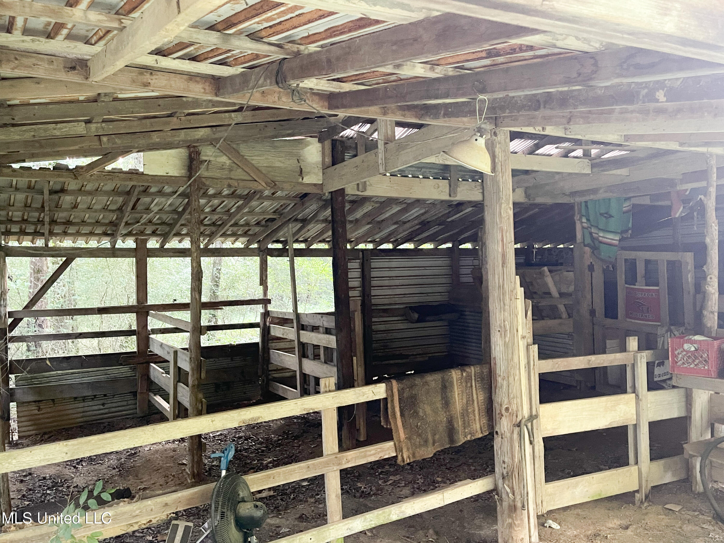 2216 Sycamore Road Coldwater, MS 38618 - Photo 12 of 14 Barn 2