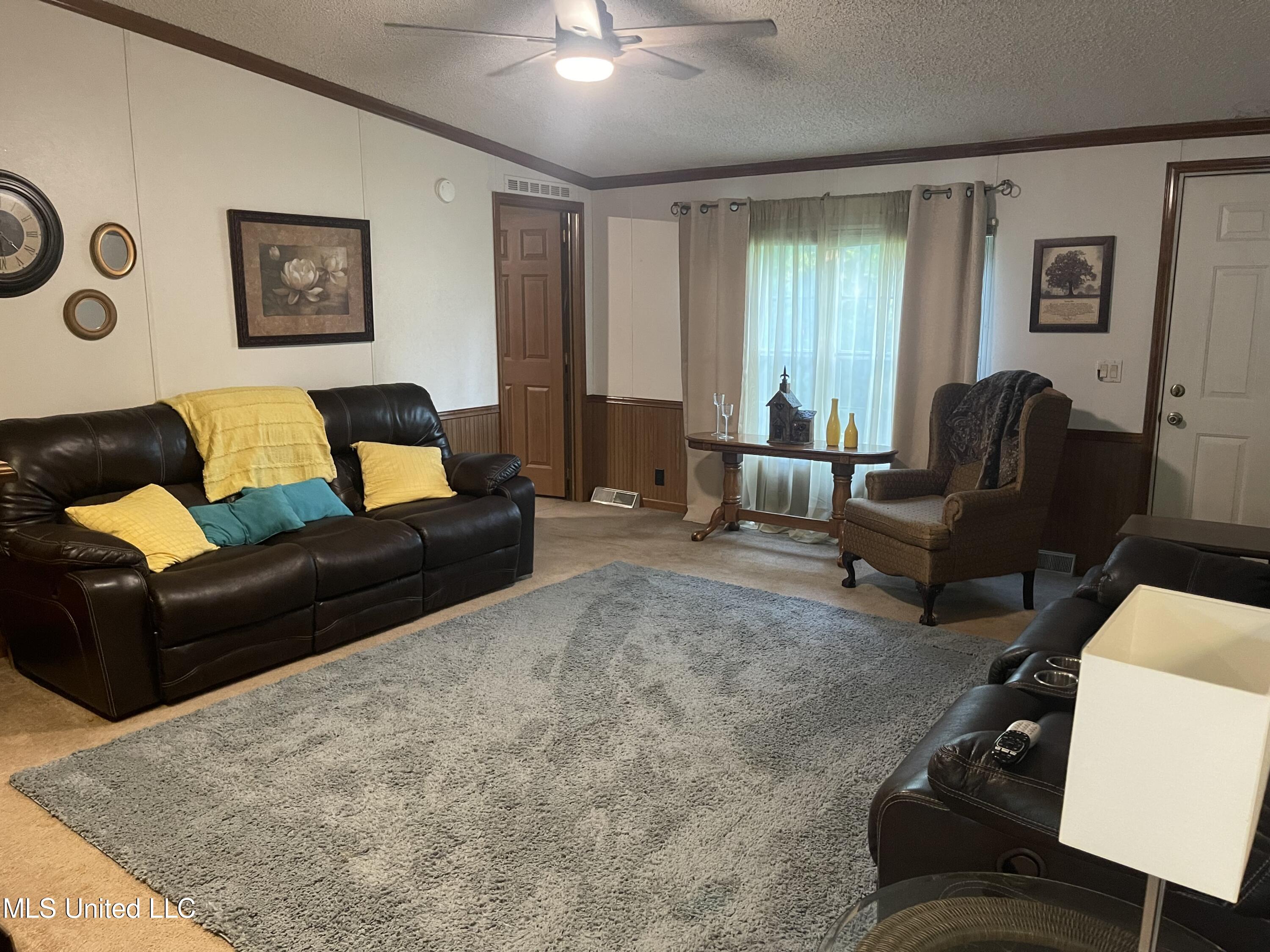 2216 Sycamore Road Coldwater, MS 38618 - Photo 3 of 14 LV RM 2