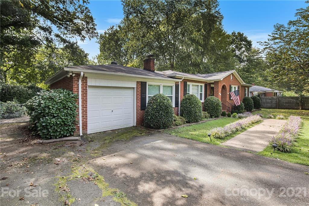 2719 Tallu Road Charlotte, NC 28269 - Photo 3 of 28 Gallery Image 3