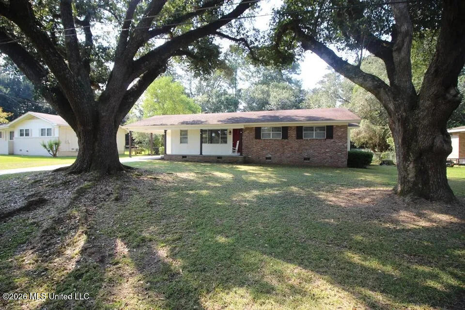 1242 West 18th Street Laurel, MS 39440 - Photo 1 of 33 Frount