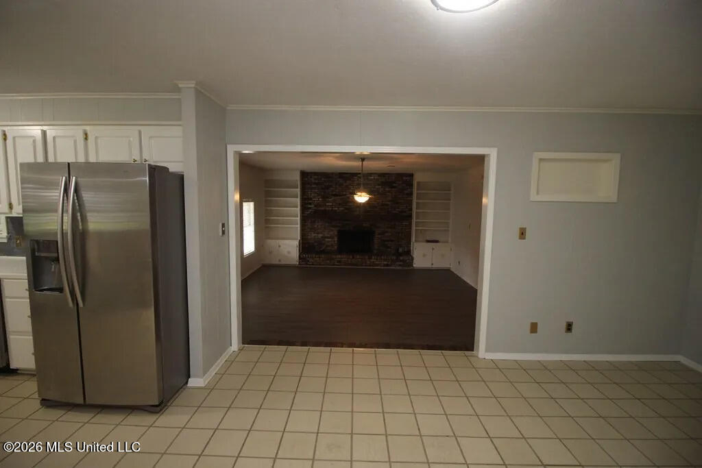 1242 West 18th Street Laurel, MS 39440 - Photo 14 of 33 kitch to den