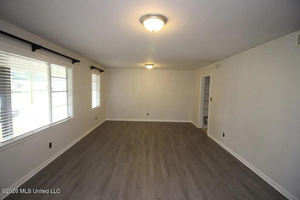 1242 West 18th Street Laurel, MS 39440 - Photo 6 of 33 Living room