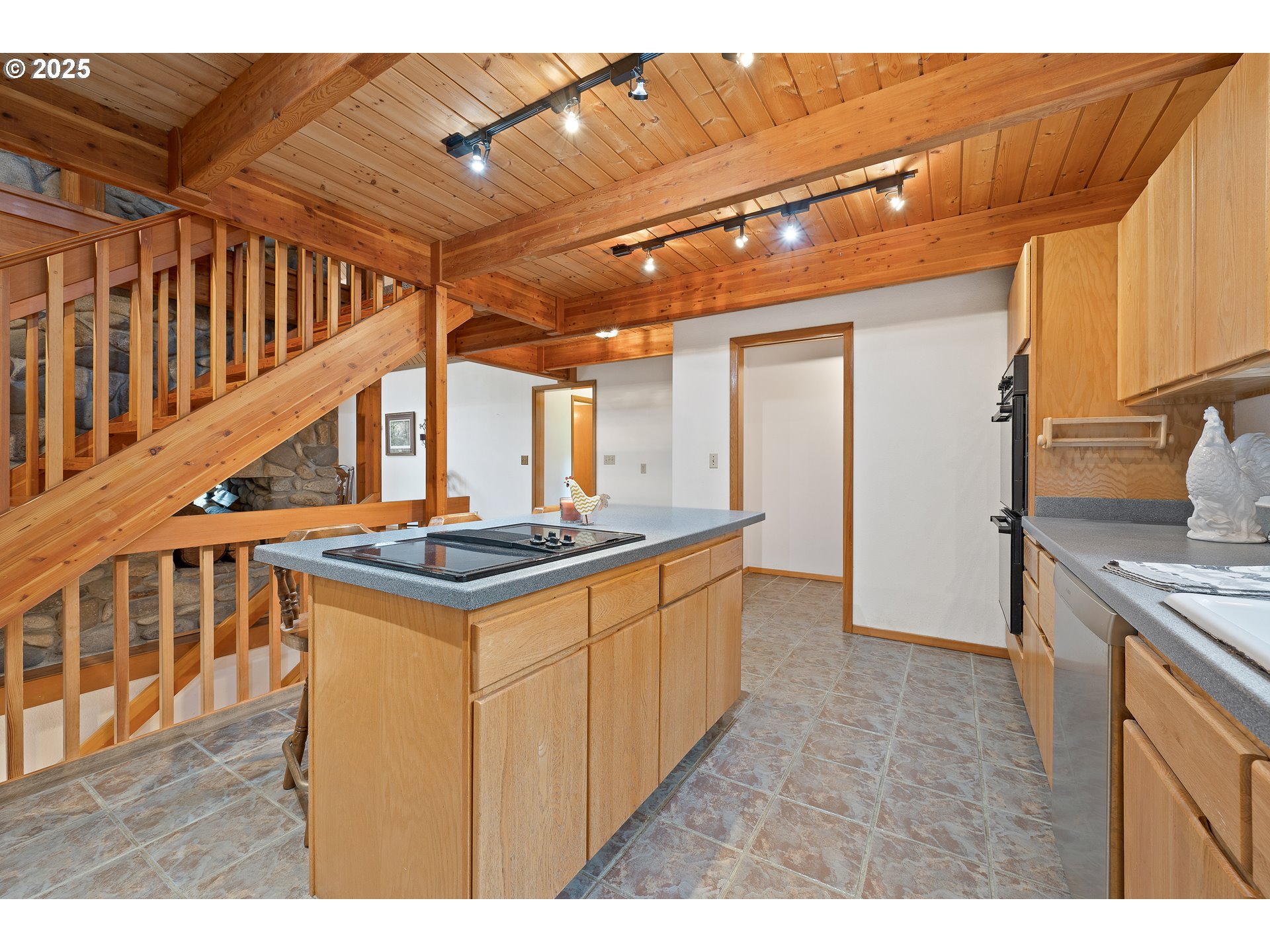 1261 Mathews Road Washougal, WA 98671 - Photo 8 of 42 a kitchen with stainless steel appliances granite countertop a sink a stove and a refrigerator