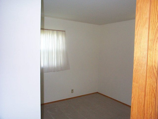 110 James Street Butler, IN 46721 - Photo 5 of 6