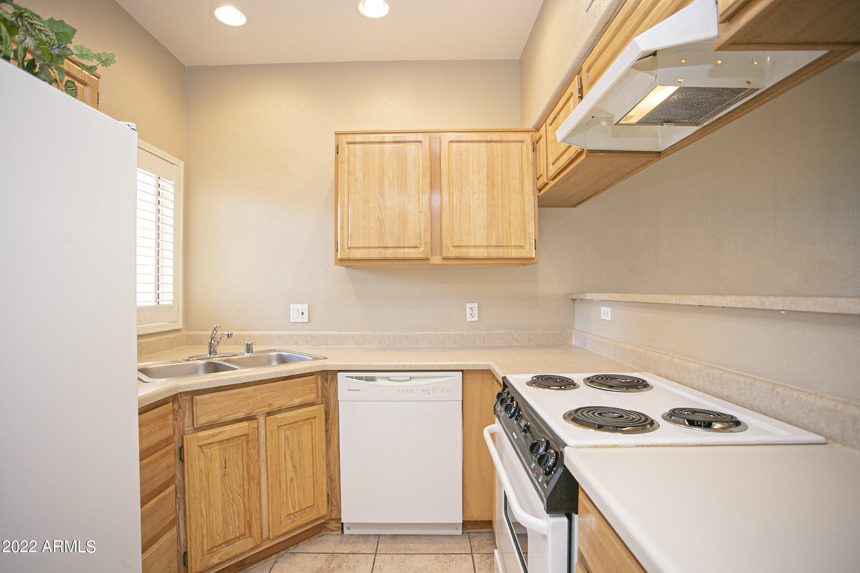 7101 West Beardsley Road, Unit 821 Glendale, AZ 85308 - Photo 6 of 28 Kitchen