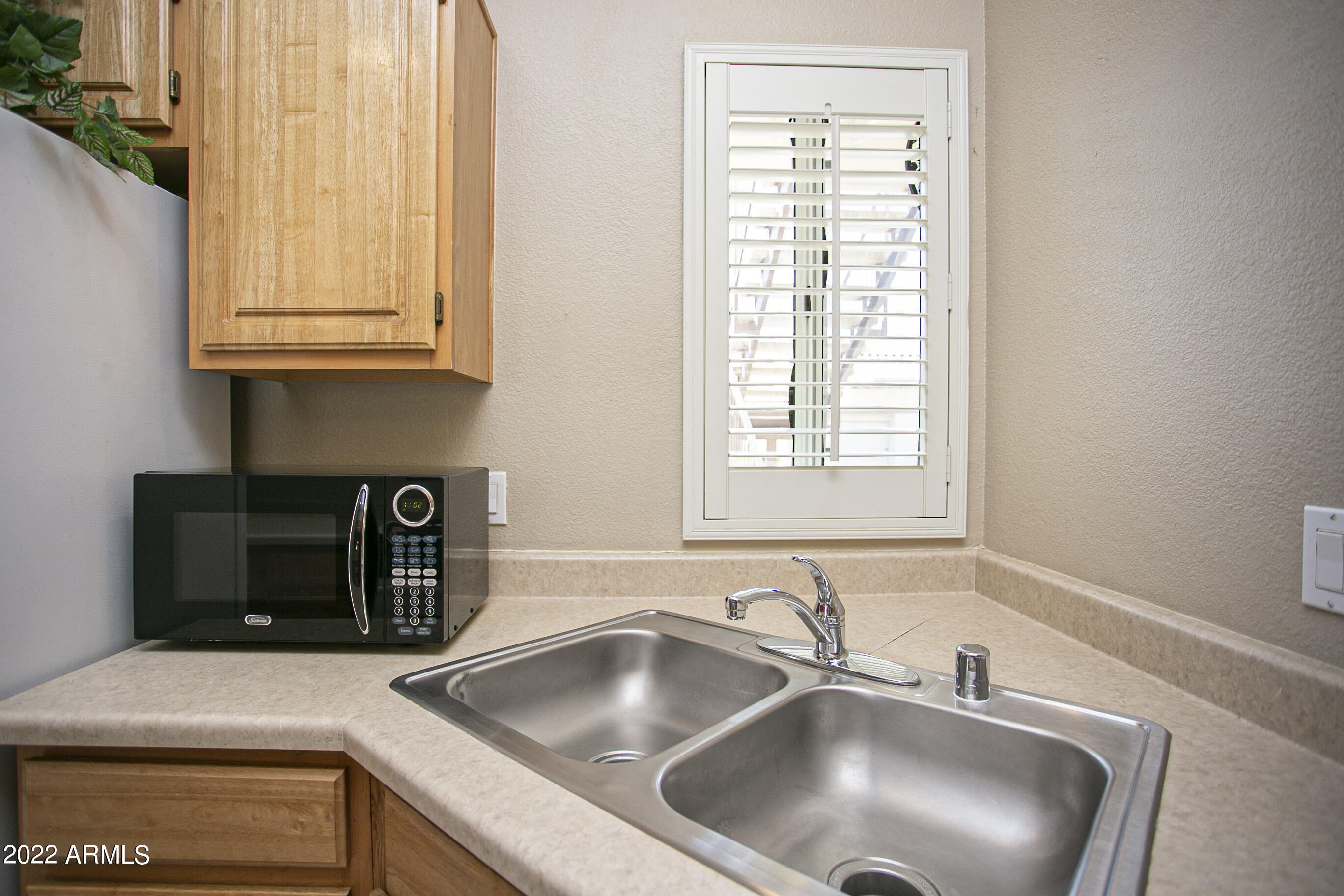 7101 West Beardsley Road, Unit 821 Glendale, AZ 85308 - Photo 8 of 28 Kitchen sink with window view to front