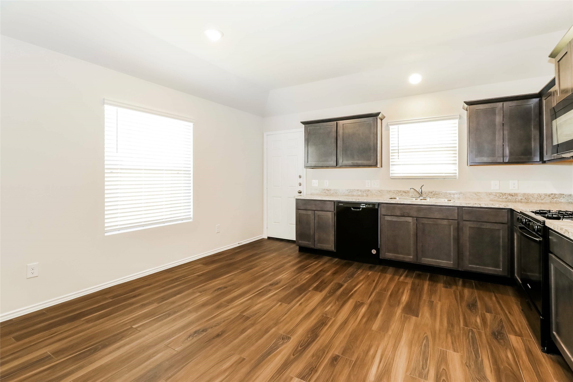 1048 Burkes Rdg Trail Conroe, TX 77301 - Photo 11 of 21 Photos may be representative of the floor plan and not the exact home. Finishes, layout, and features of the actual property for lease may vary.