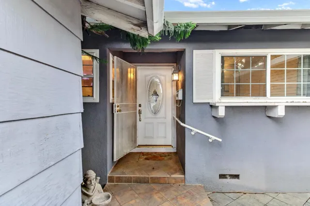 a view of a entryway of the house