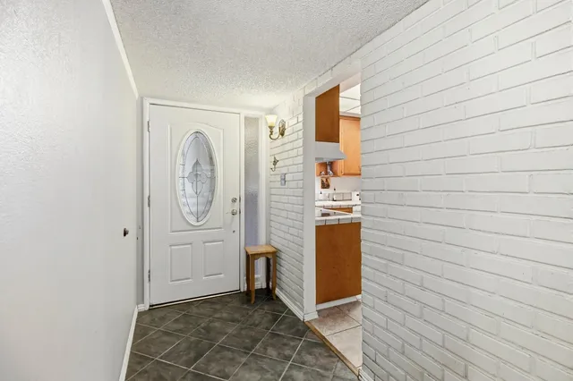 a view of entryway with elevator