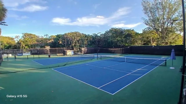 a tennis court that has tennis net