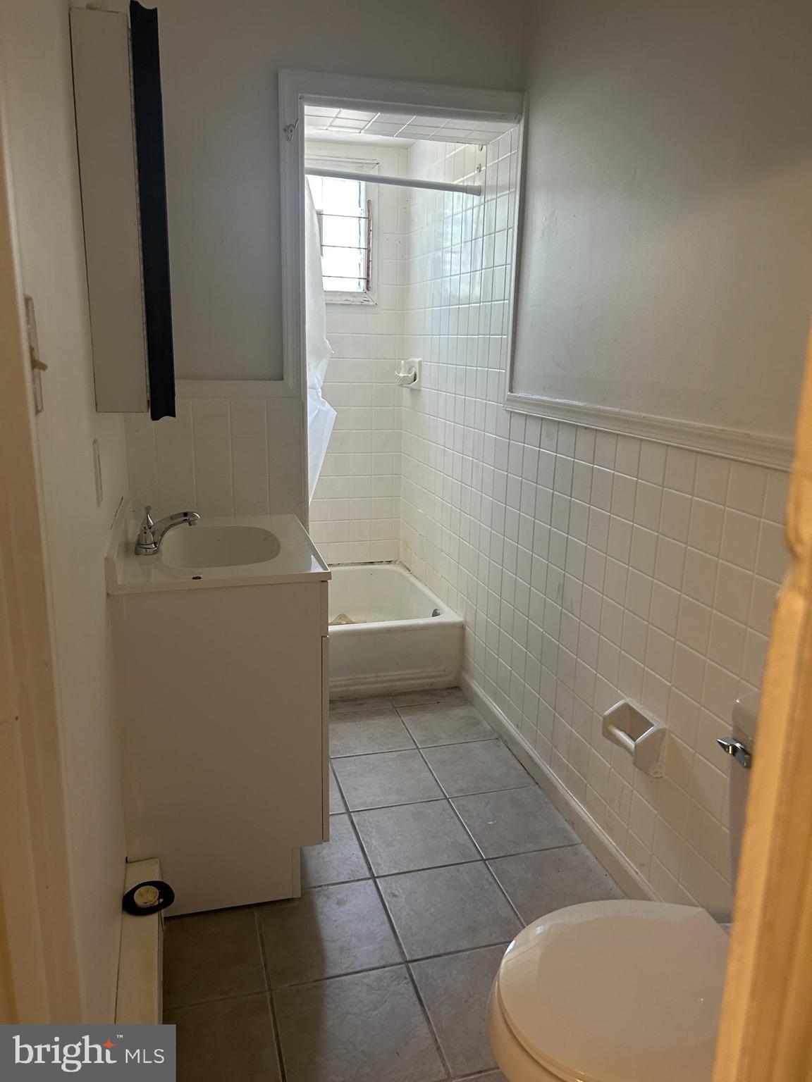 4100 Old York Road Philadelphia, PA 19140 - Photo 12 of 30 a bathroom with a toilet and a shower