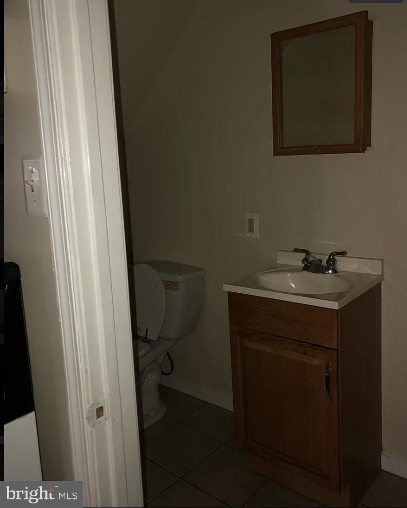 4100 Old York Road Philadelphia, PA 19140 - Photo 6 of 30 a bathroom with a sink and a mirror