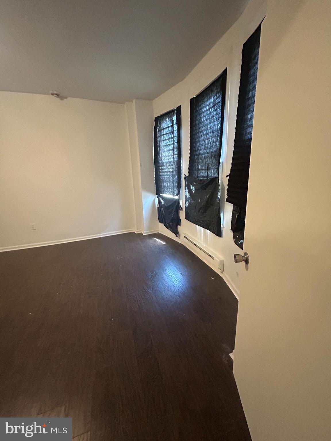 4100 Old York Road Philadelphia, PA 19140 - Photo 9 of 30 an empty room with windows