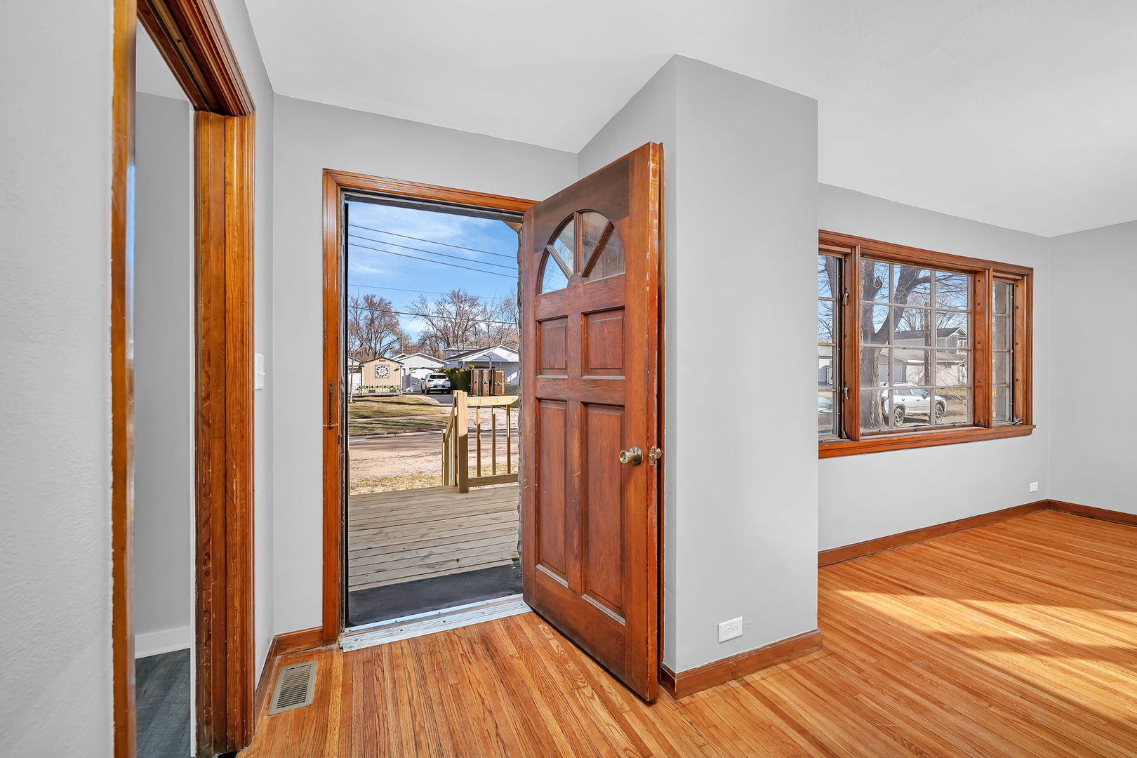 537 St George Street Ottawa, IL 61350 - Photo 5 of 36