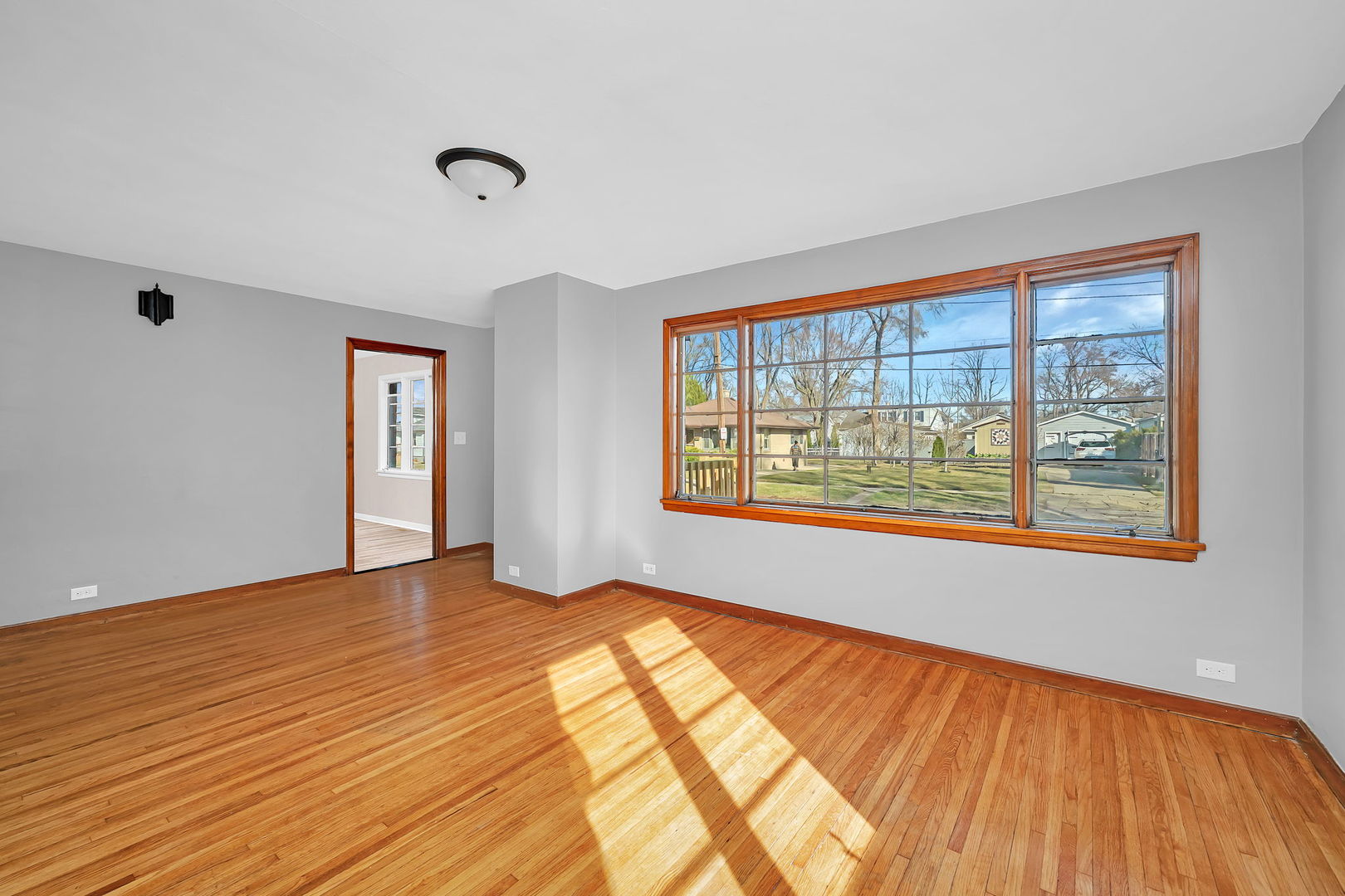 537 St George Street Ottawa, IL 61350 - Photo 8 of 36