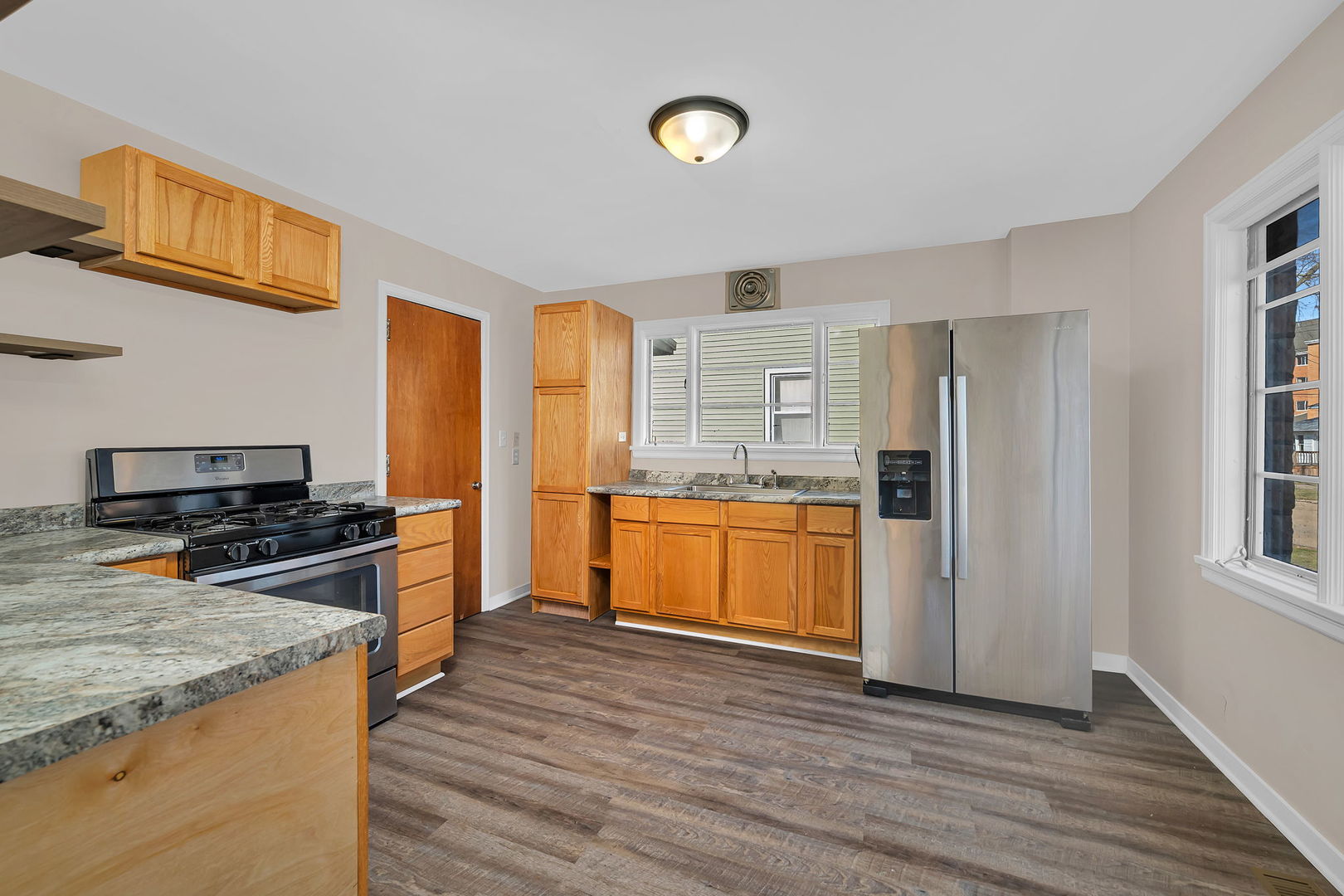 537 St George Street Ottawa, IL 61350 - Photo 9 of 36