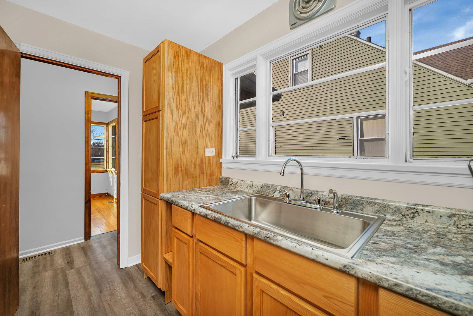 537 St George Street Ottawa, IL 61350 - Photo 10 of 36