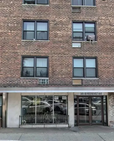 a building with a lot of windows