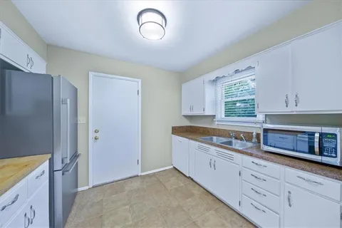 $350,000 | 3428 West 77th Terrace, Prairie Village, KS 66208