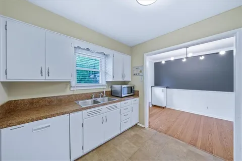 $350,000 | 3428 West 77th Terrace, Prairie Village, KS 66208