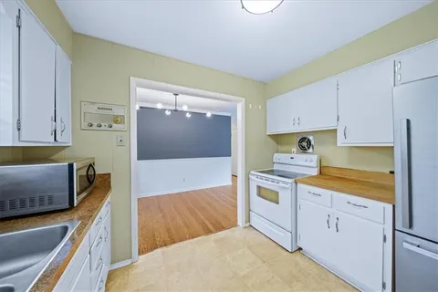 $350,000 | 3428 West 77th Terrace, Prairie Village, KS 66208