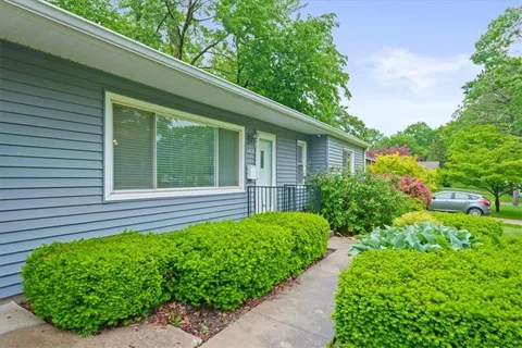 $350,000 | 3428 West 77th Terrace, Prairie Village, KS 66208