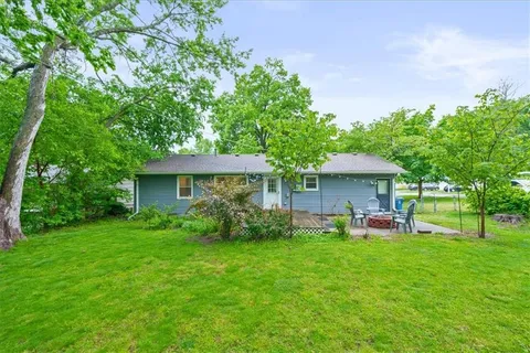 $350,000 | 3428 West 77th Terrace, Prairie Village, KS 66208