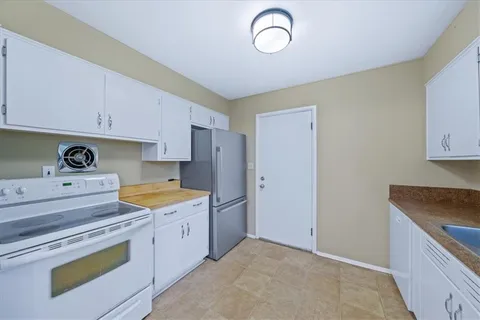 $350,000 | 3428 West 77th Terrace, Prairie Village, KS 66208